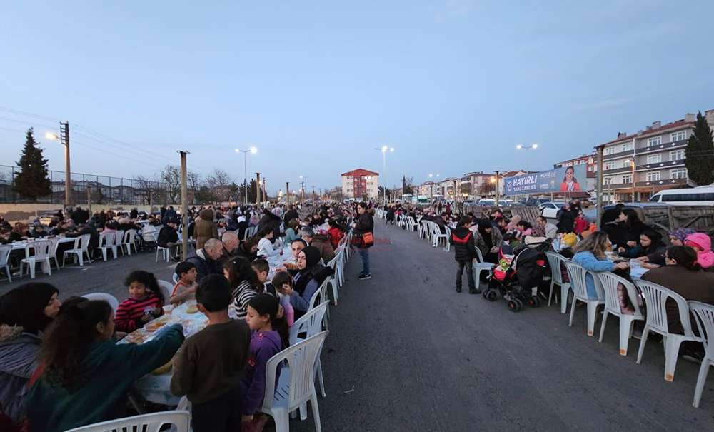 Müge Yıldız Topak'tan, Sağlık Mahallesi'nde Ramazan Buluşması