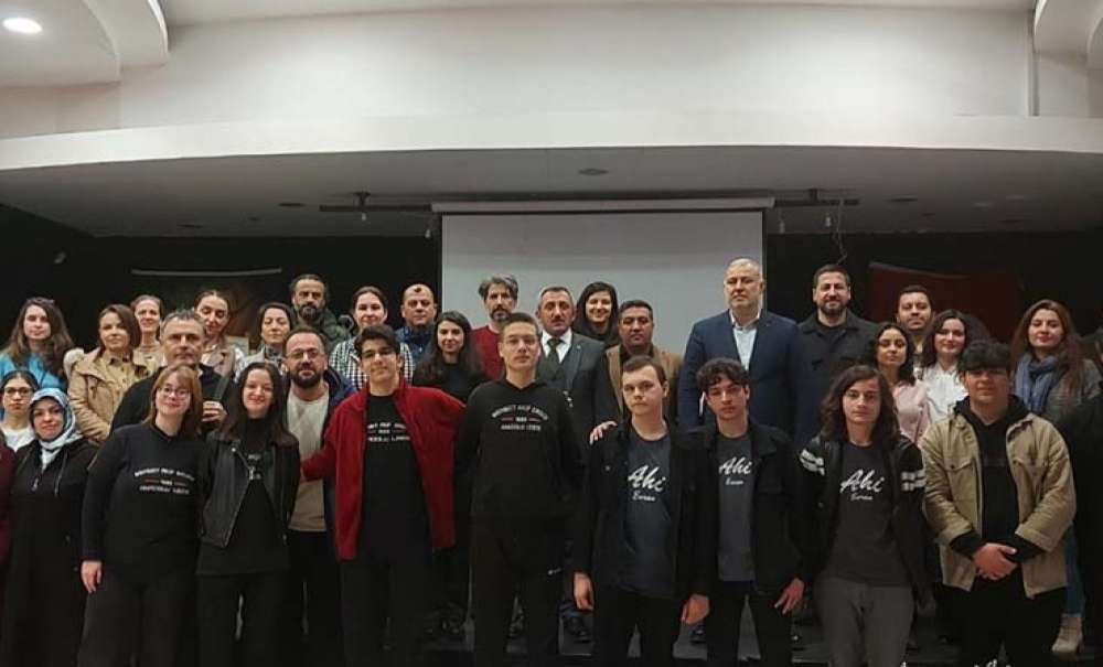 Münazara Yarışmasını Mehmet Akif Ersoy Lisesi Kazandı