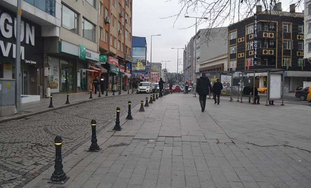 Saray Caddesi'nde Dubalar Yenilendi