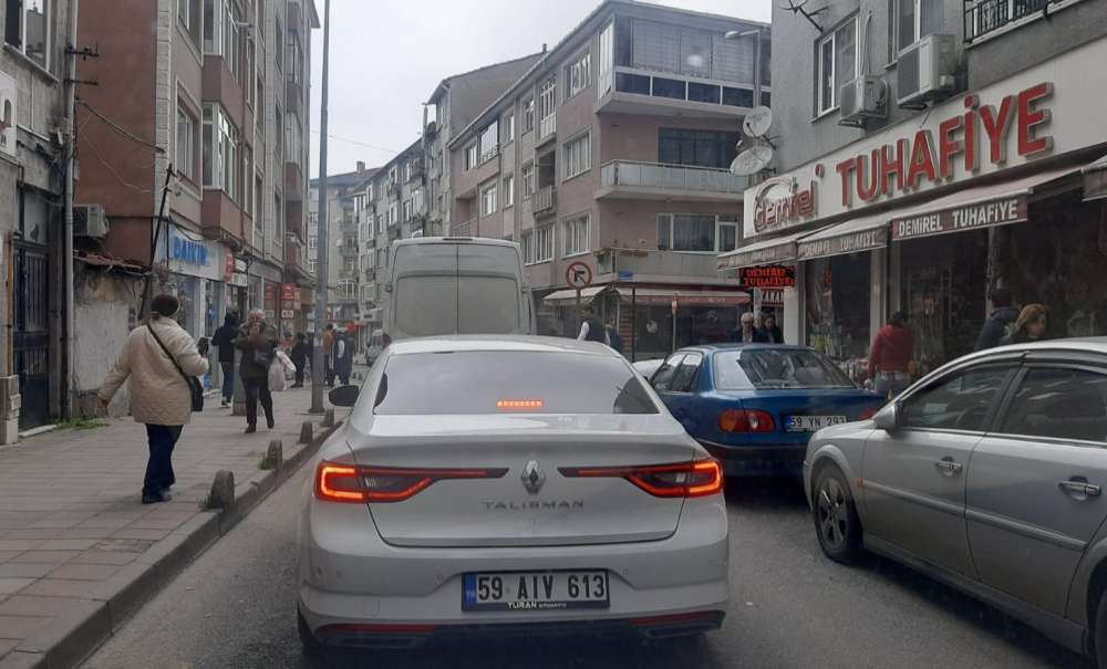 Yük Boşaltmak Trafiği Aksatıyor