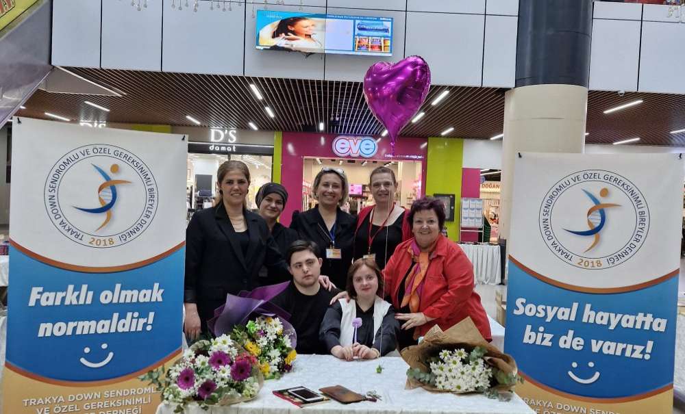 Down Sendromlu Yazar İçin İmza Günü Düzenlendi