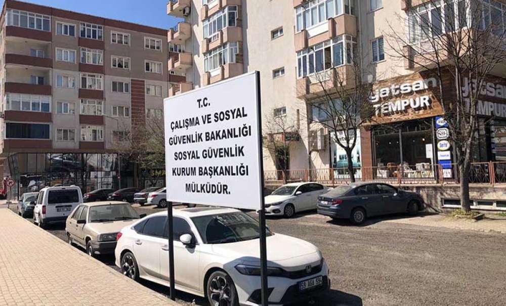 Tartışma Yaratan Yere Tabela Yine Dikildi