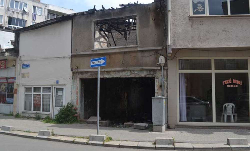 Harabe Bina Tehlike Saçmaya Devam Ediyor