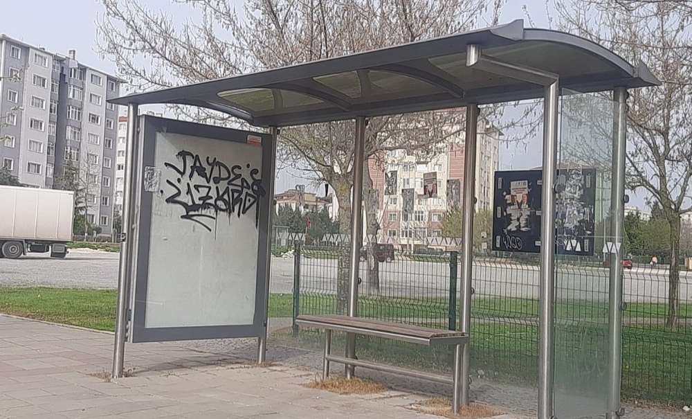 Duraklara Yazı Yazılmasına Tepki