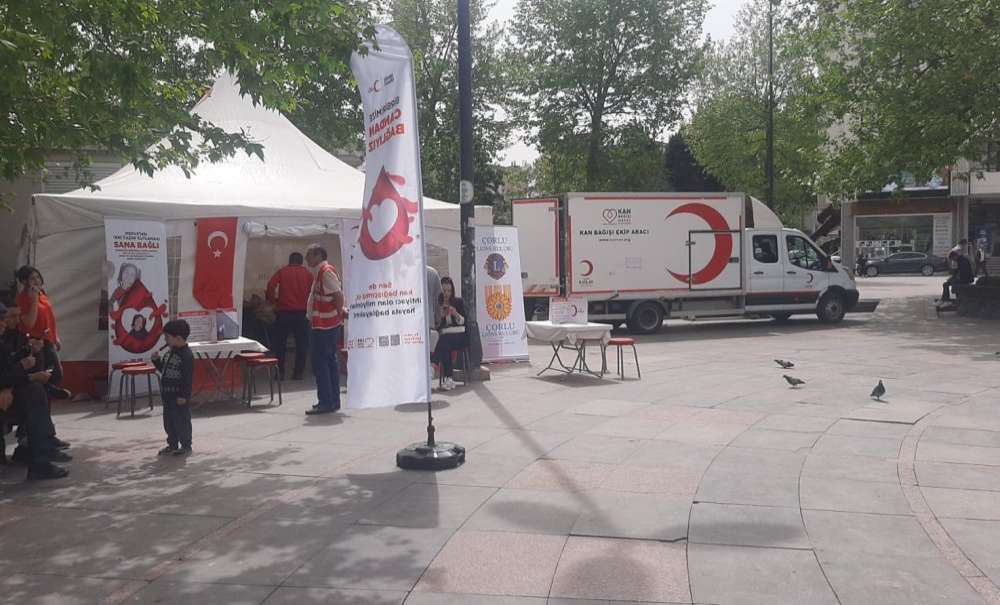 Kızılay Kan Toplamaya Devam Ediyor