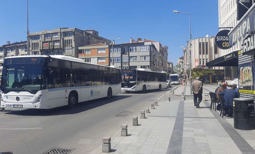 Peş Peşe Gelen Otobüsler, Trafiği Alt Üst Ediyor