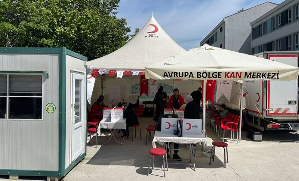 Kızılay Okulda Kan Topladı