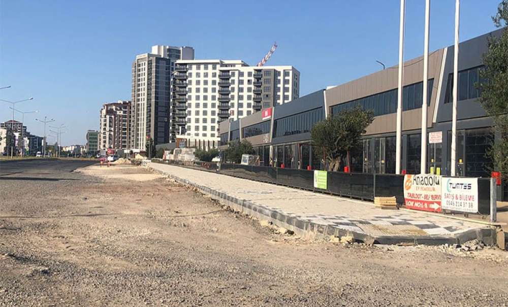 Sanayi Sitesi Önünde Çalışma