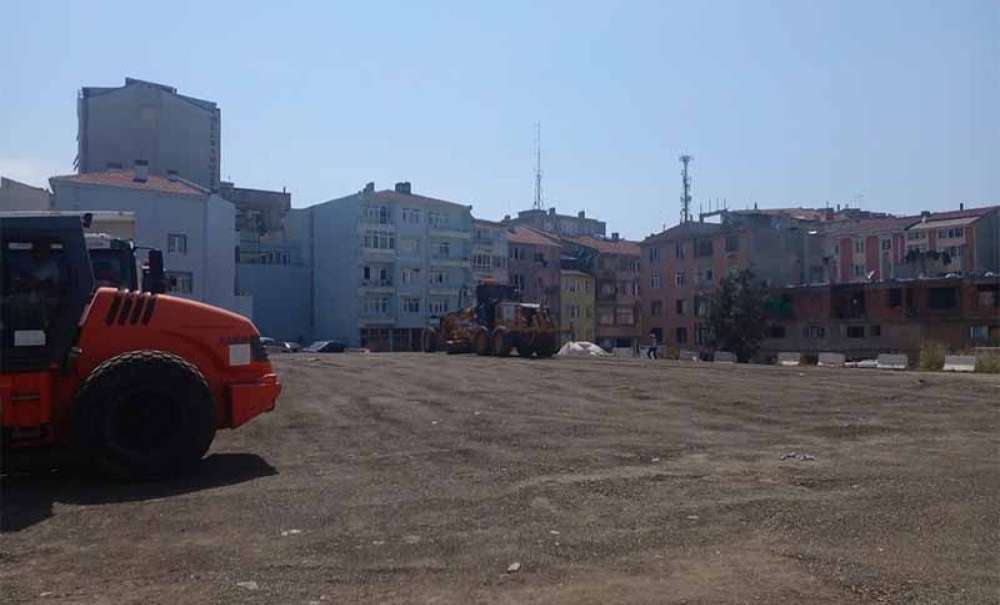 Büyükşehir Açık Otoparkın Zeminini Düzenledi