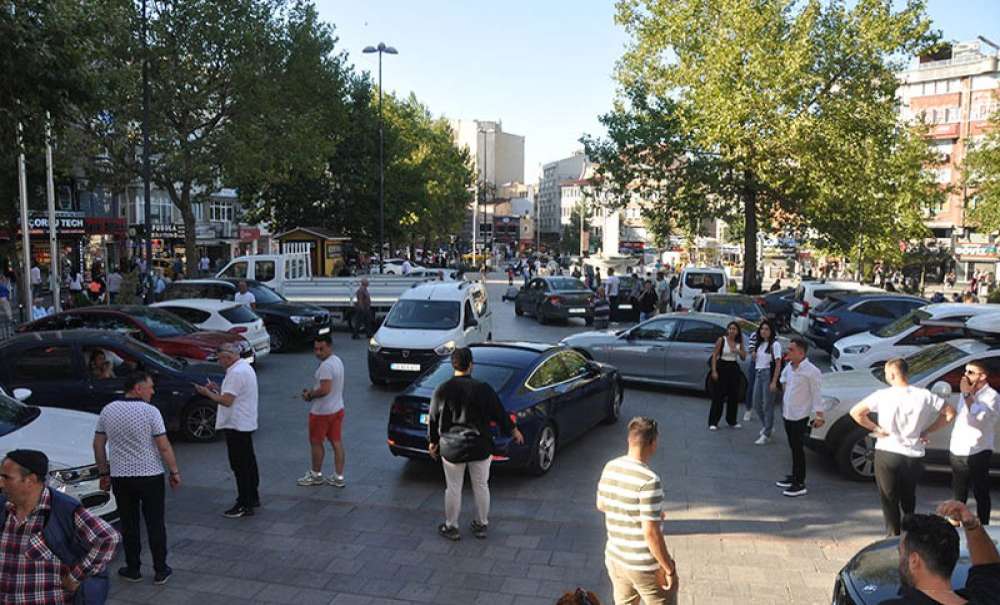 Cumhuriyet Meydanı Otopark Oldu