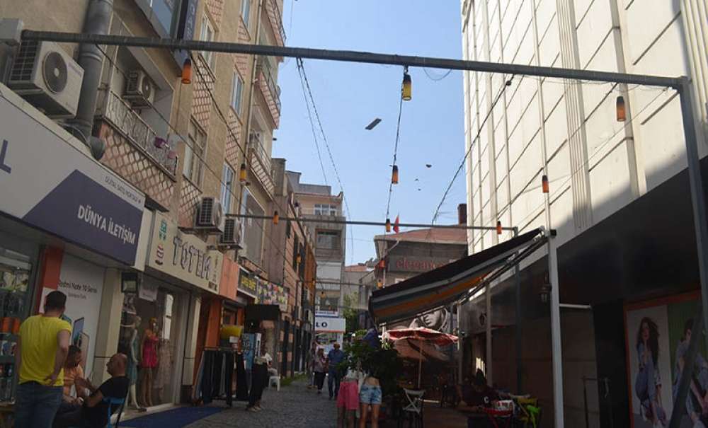 Şemsiyeli Sokaktan Geriye Bu Görüntüler Kaldı