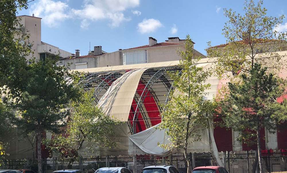 Spor Tesisine Yakışmayan Görüntü