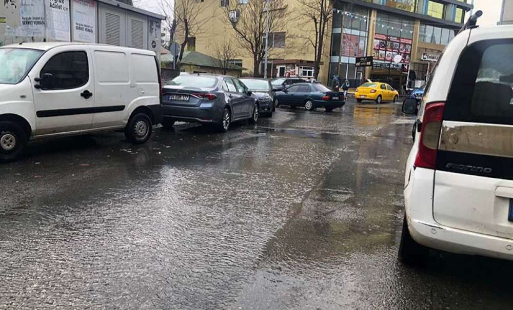 Yollar Yine Göle Döndü